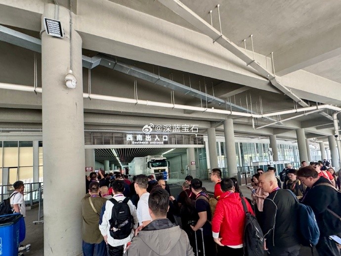 盛況空前！記者曬照：距離中澳之戰(zhàn)還有三小時，現(xiàn)場記者已超百名