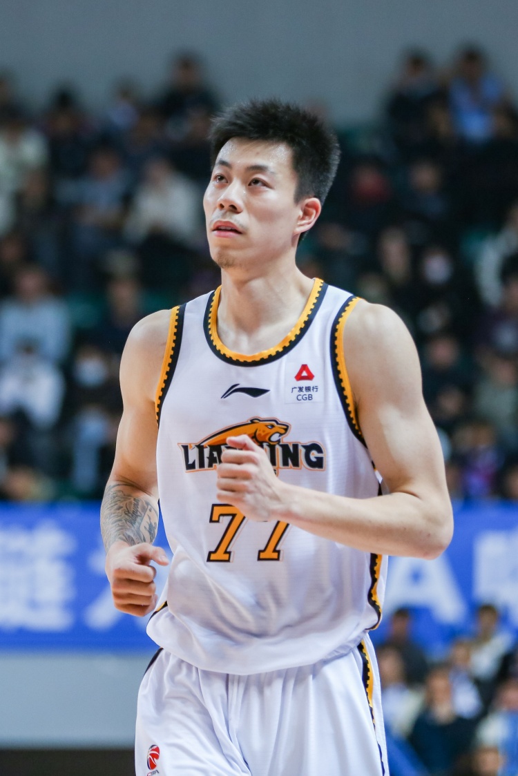 媒體人：張鎮(zhèn)麟、韓德君將因傷缺席今晚對(duì)陣北控的比賽
