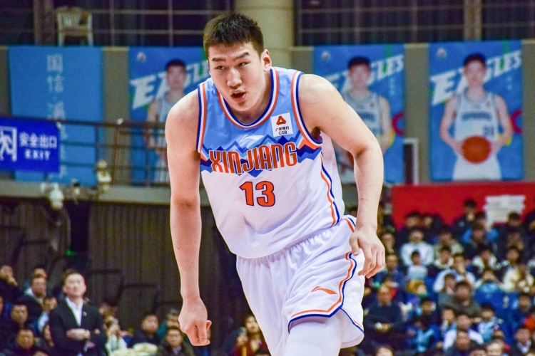 高效輸出！李炎哲半場(chǎng)7中5拿到12分2板1助1斷2帽