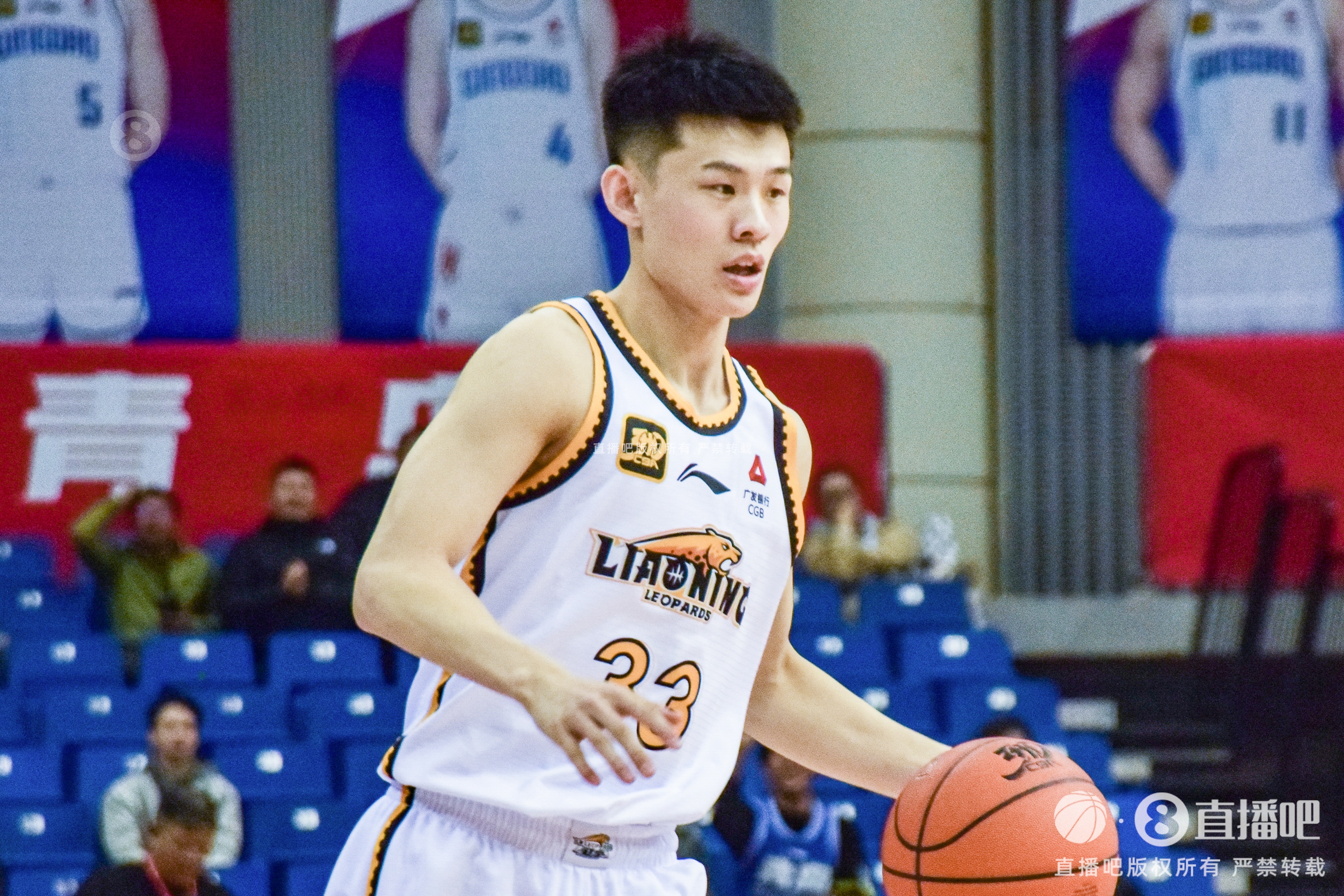 太準了！王嵐嵚半場4記三分球拿下12分2板2助1斷