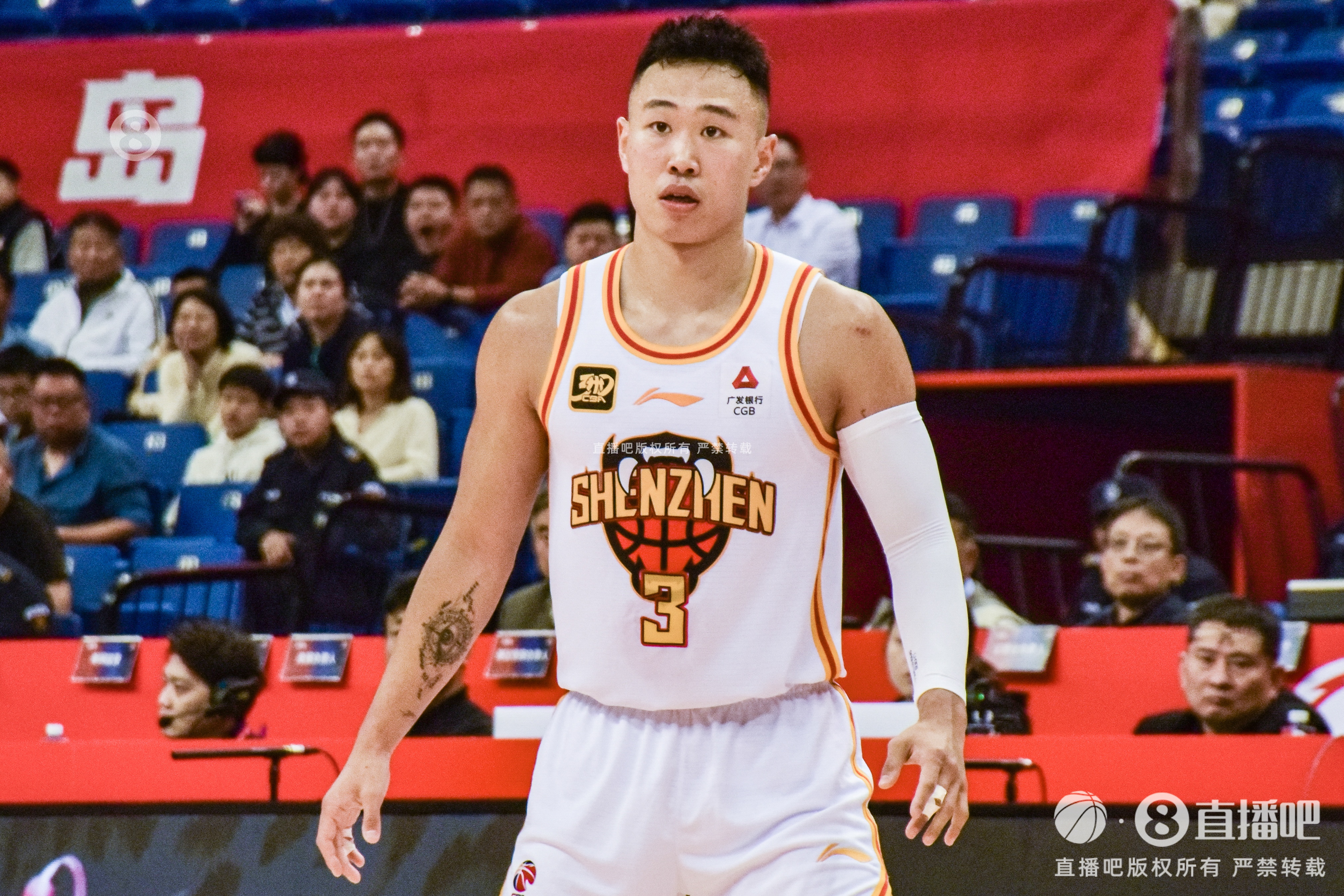 攻防俱佳！賀希寧17中8&三分7中3拿到19分 貢獻4次搶斷
