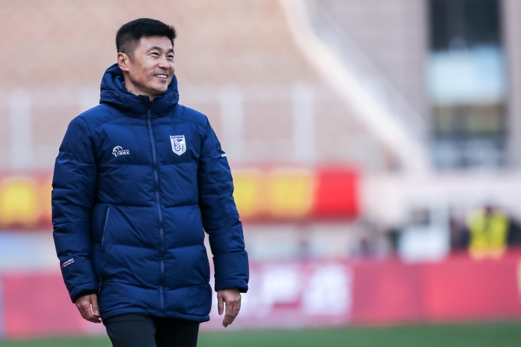足球報(bào)：大連英博低調(diào)備戰(zhàn)，簽約贊助商為大連足球注入新活力