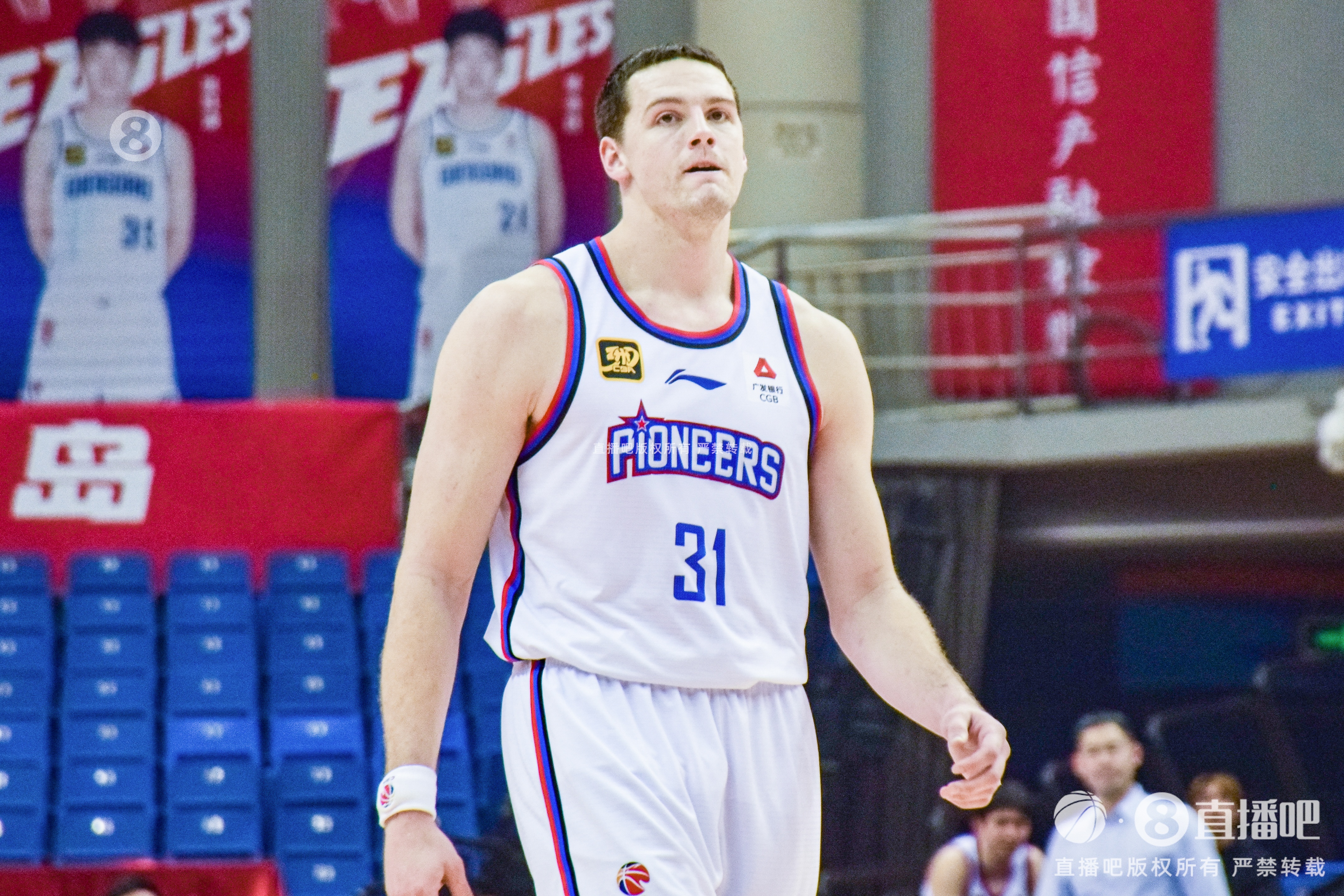 狀態(tài)不對(duì)勁！大衛(wèi)-詹姆斯10中3僅拿7分8板4助 4失誤