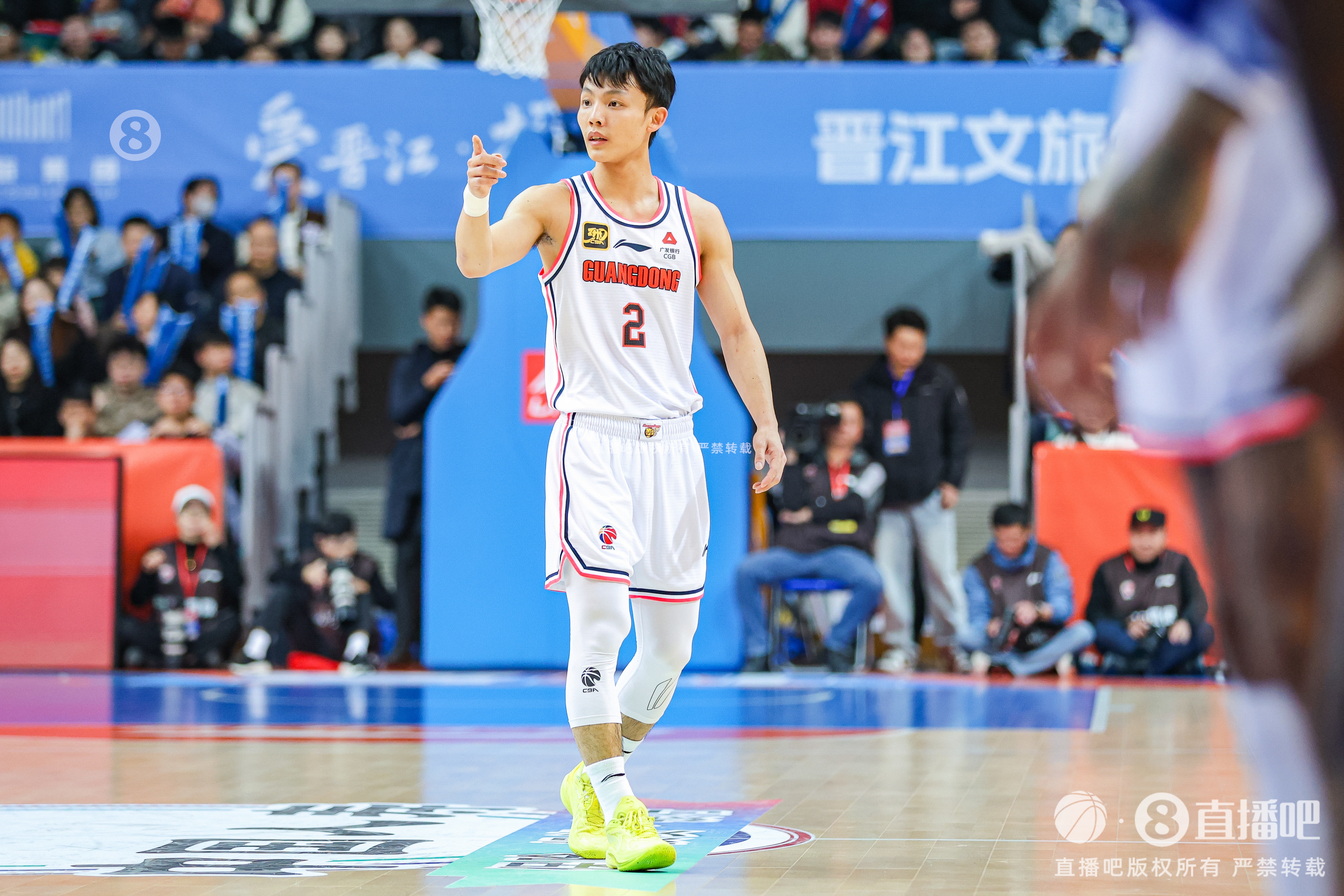 徐中鋒手感還沒開！徐杰半場12中4&三分7中2拿12分2前場板2助2斷