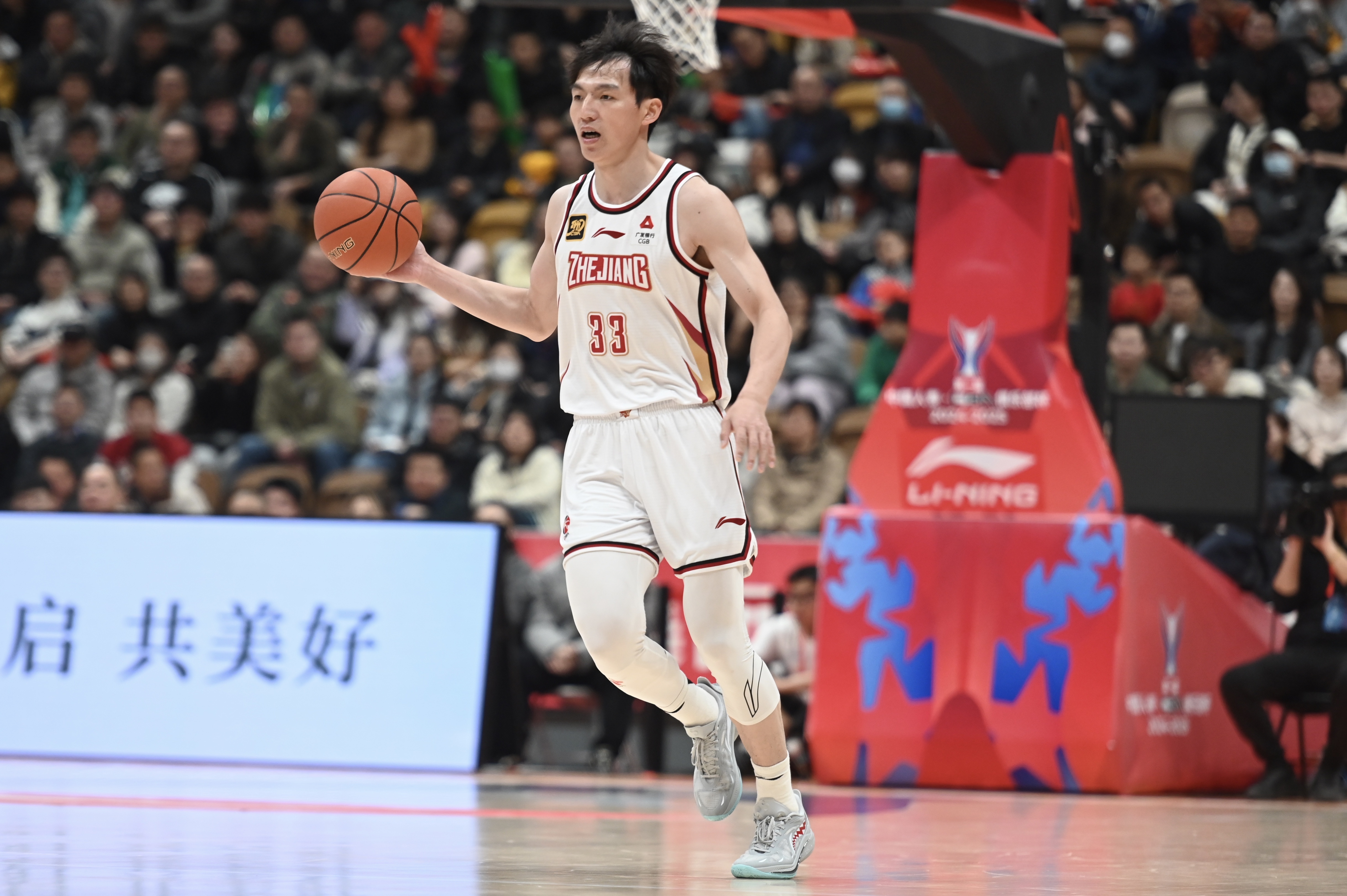 雙槍表現(xiàn)不錯(cuò)！吳前和陸文博均9中5&三分合計(jì)15中7合砍30分