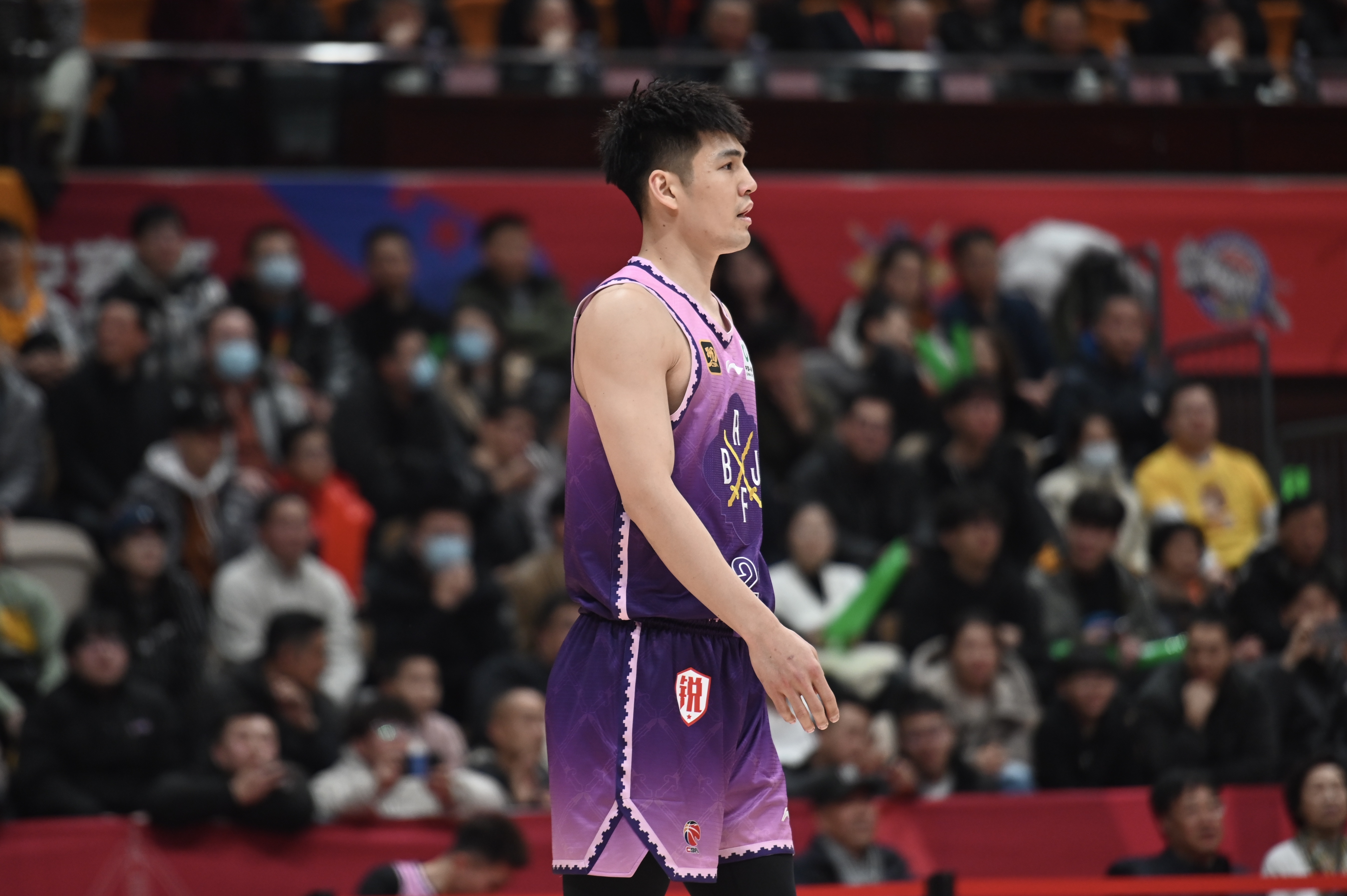 表現(xiàn)可以！陳國豪8中5拿到13分3板1斷