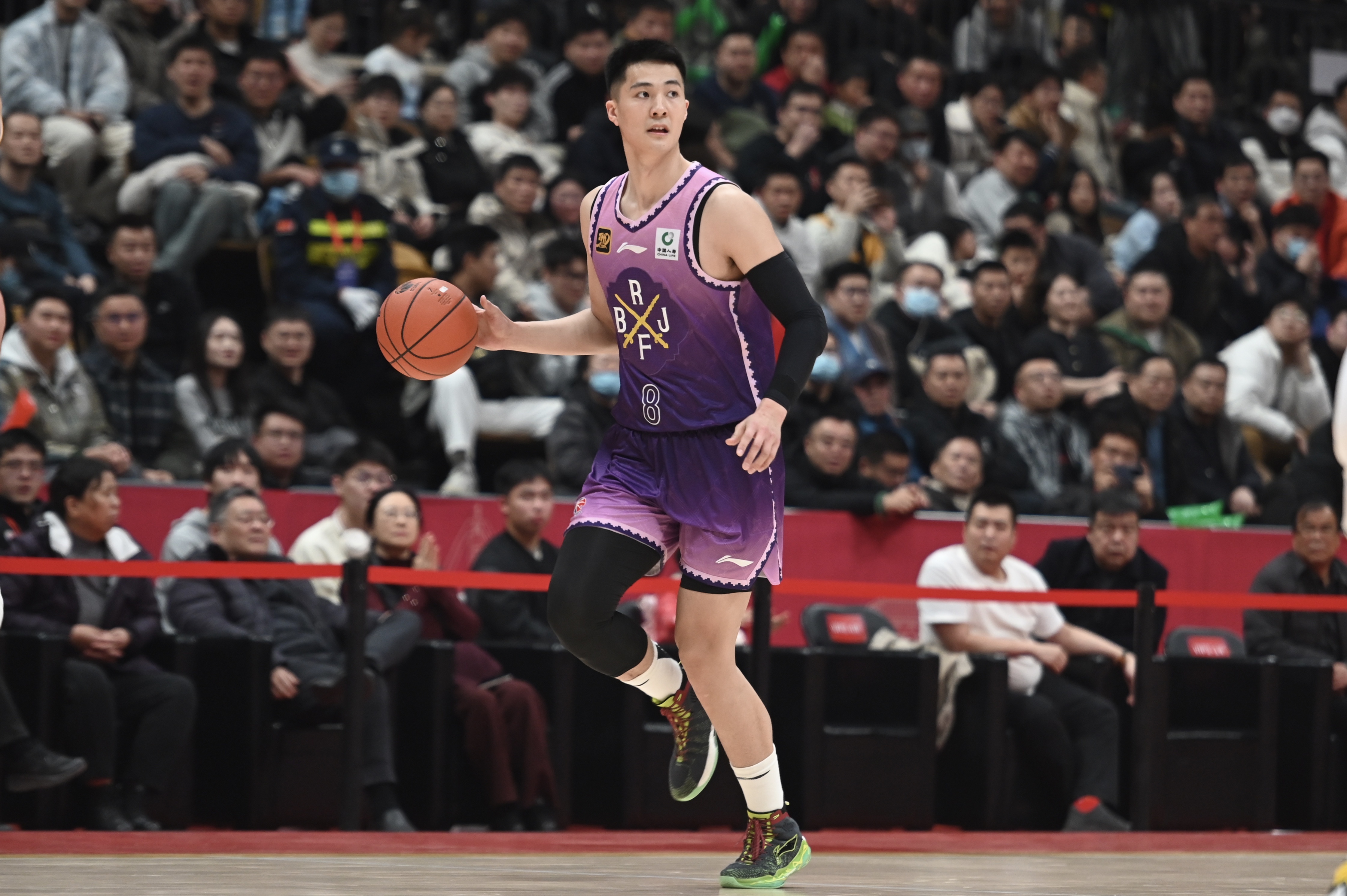 打得不錯(cuò)！朱松瑋半場6中3&三分2中1拿7分&搶下7個(gè)籃板